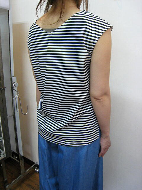 クロッシェ（ ｃｌｏｃｈｅ ）２ＷＡＹボーダーサイドスリットＴシャツ　ＯＦＦＷＨＩＴＥ_a0089359_11354663.jpg