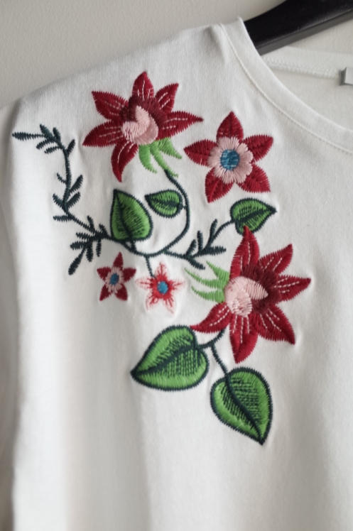 CHIGNONSATR☆花刺繍Tシャツ☆ : ✴R bycocoryne