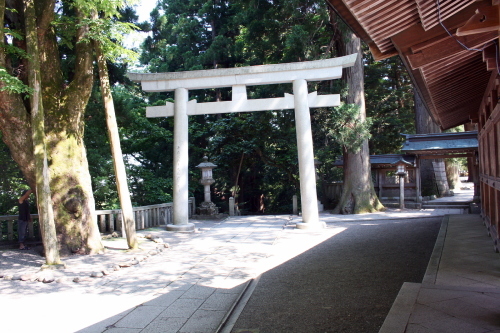 ２０１７年６月金沢、山代温泉、平泉寺、えちぜん鉄道、永平寺、一乗谷、白山、庄川の旅_c0160933_11153703.jpg