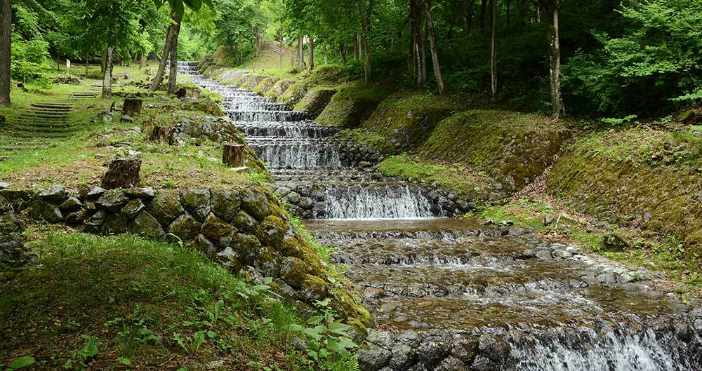 牛伏川フランス式階段工 木の気持