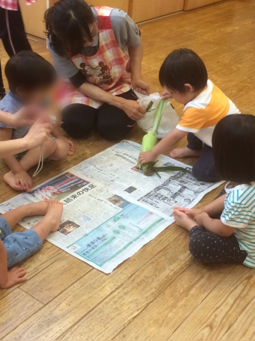 6月28日の給食。とうもろこしの皮むきをしました♪_c0293682_13395389.jpg