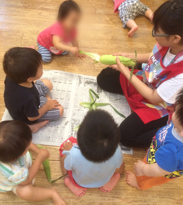 6月28日の給食。とうもろこしの皮むきをしました♪_c0293682_13395634.jpg