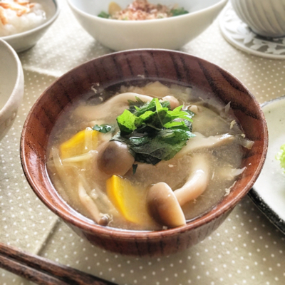 黄ズッキーニと仙台麩、みょうがもりもり夏味のお味噌汁。_b0111970_11074232.jpg