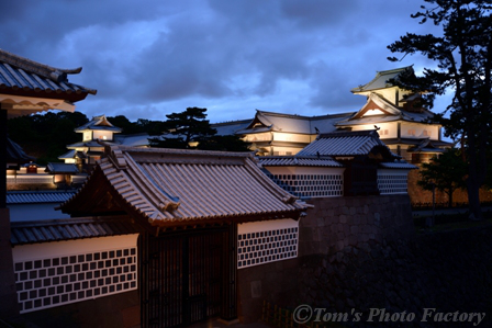 金沢城のライトアップ夜景_b0155692_2244761.jpg