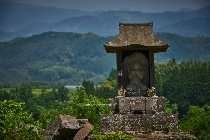 見晴らしの良い場所の地蔵_e0135098_07105765.jpg