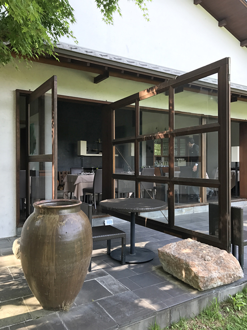 坂倉準三さん設計「飯箸邸」現：ドメイヌ・ドゥ・ミクニ_b0014003_10473134.jpg