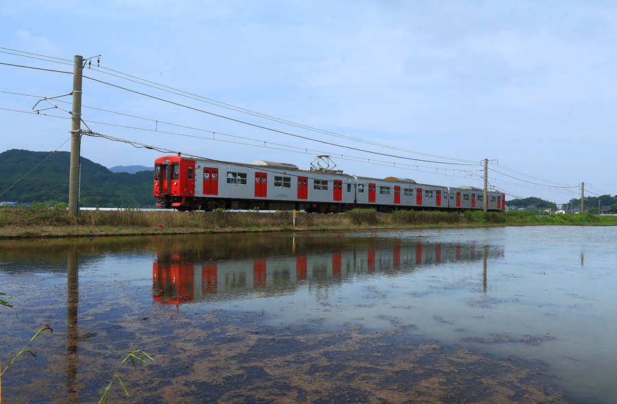 水田を行く列車(動画あり)_e0093903_20250577.jpg