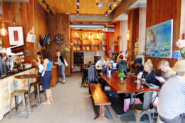 微妙な手作り感がじわじわくるNYのカフェ『アイデア・コーヒー』 Idea Coffee NYC_b0007805_0143544.jpg
