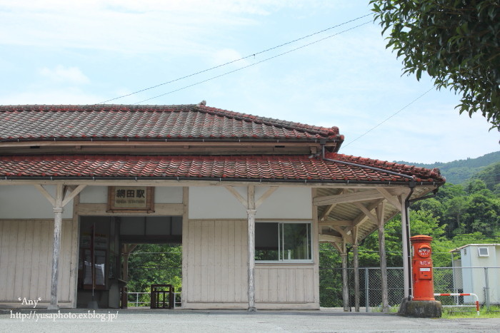 赤いポストと小さな古い駅　- 1 -_e0347431_00410827.jpg