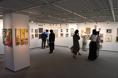 「現代アーティスト クレパス画展」開催中です。_f0171840_11152455.jpg