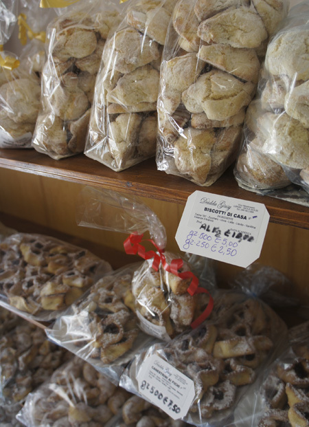 リパリ島6. エオリエ諸島のお土産好適品♪_f0205783_15361165.jpg