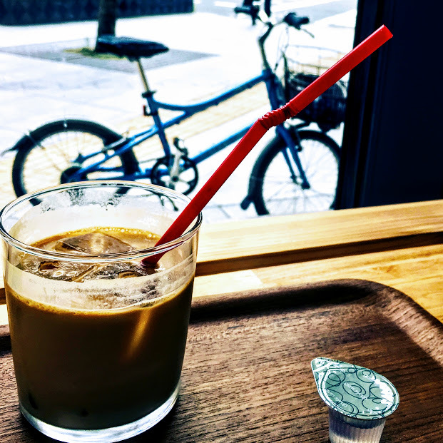 赤いストローと自転車と 冷たい飲み物と Groseille グロゼイユ 四季のお庭とぼちぼちお花活動 赤いストローと自転車と 冷たい飲み物と Groseille グロゼイユ 四季のお庭とぼちぼちお花活動