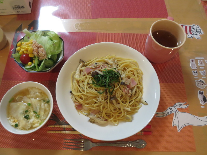 あじさい荘夕食 和風パスタ サラダ ワンタンスープ 今日の献立