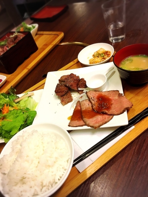 盛りだくさんの週末　ランチは久々肉を食べに_f0191444_14232745.jpg