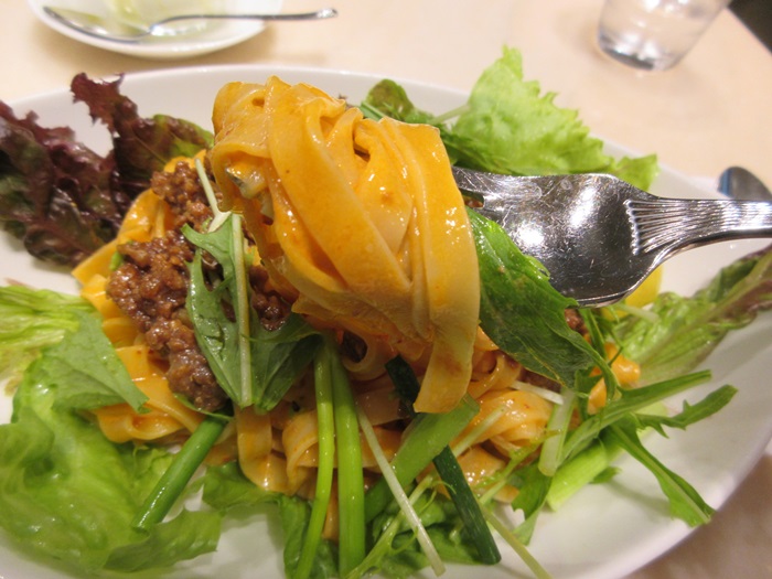 【大人の休日倶楽部パス旅】千疋屋総本店KITTEで担々パスタ【番外編】_b0009849_17303935.jpg
