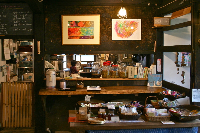 cafe yotacco はてなき美術展始まりました_b0209774_19005746.jpg