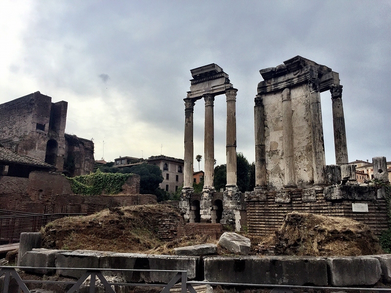 古代ローマの遺跡、フォロ・ロマーノへ_d0116009_12564173.jpg