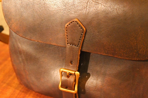 VASCO \"LEATHER POSTMAN MINI SHOULDER BAG\" ご紹介_f0191324_08393998.jpg