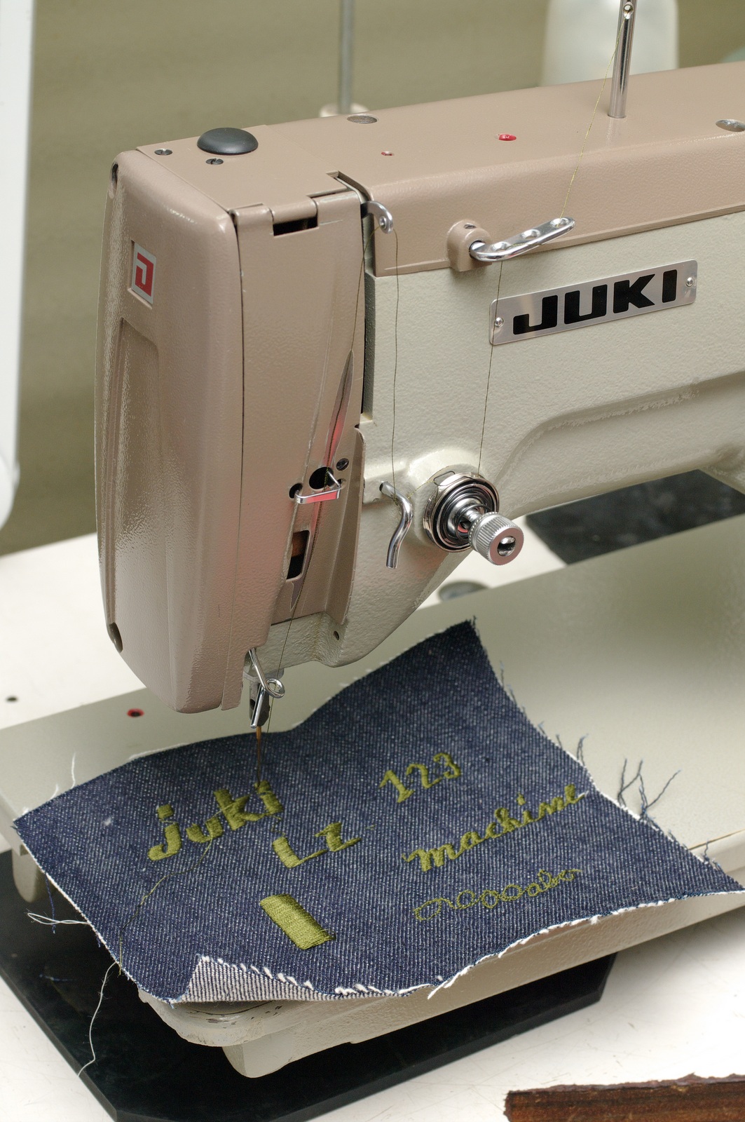 特別送料無料！】 LZ-271 横振り刺繍ミシン JUKI ジューキ 工業用 