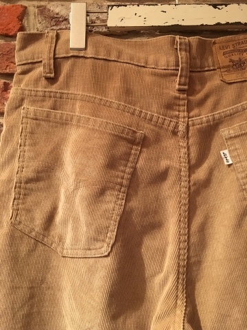 1970-80s \" Levi\'s \" white-tab VINTAGE - CUSTOM - CORDUROY SHORTS . ※ 新入荷 致しました ！_d0172088_23084556.jpg