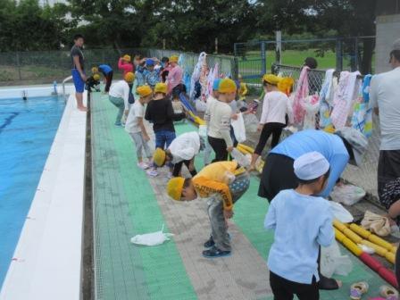 7月6日 着衣水泳 低学年 豊房小 ふじの花通信 学校教育目標 とよふさの子 の育成 7月6日 着衣水泳 低学年 豊房小 ふじの花通信 学校教育目標 とよふさの子 の育成