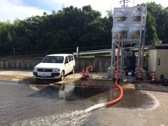 友進道路にドデカイ水槽が登場！！_e0243485_16302110.jpg