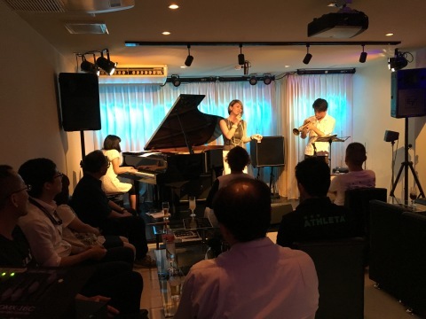 Jazzlive comin 広島  本日金曜日のライブは、_b0115606_12144377.jpg