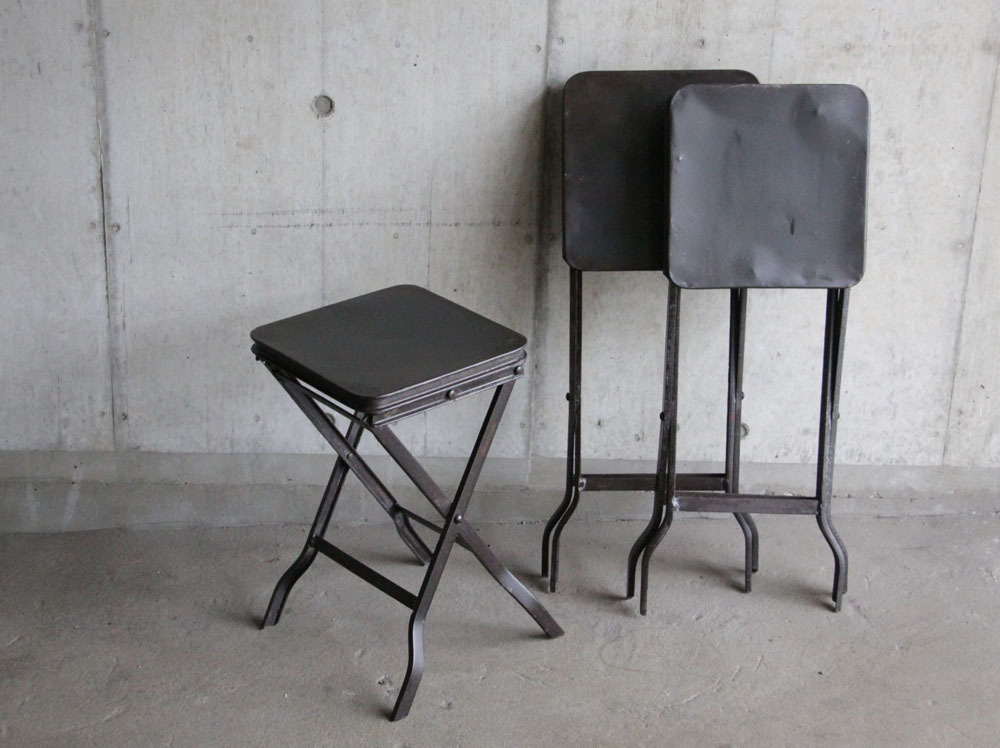 folding metal stool._e0228408_18113581.jpg