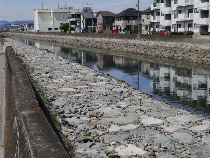 　　川のある風景_b0093754_22172238.jpg