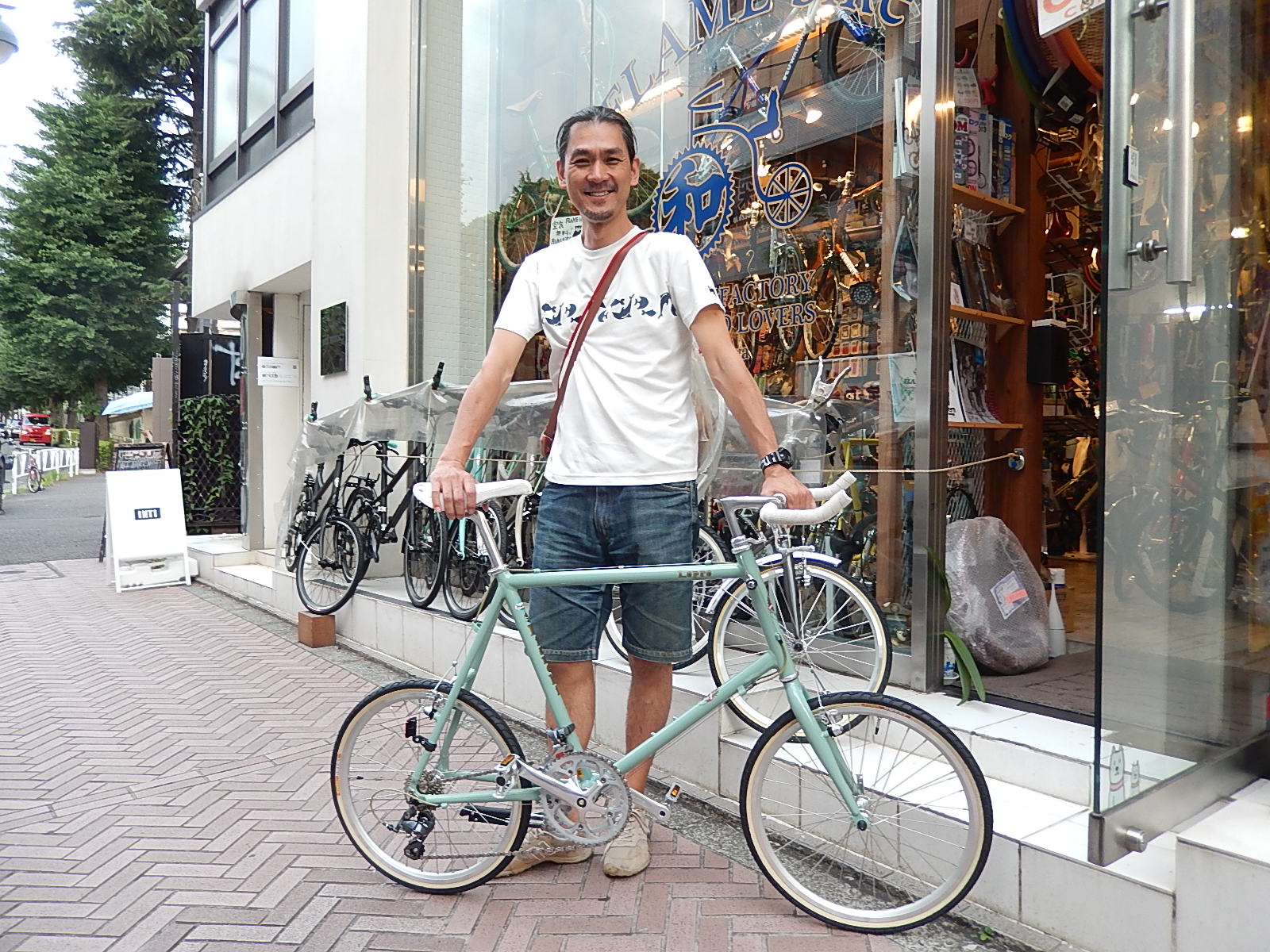 7月8日　渋谷　原宿　の自転車屋　FLAME bike前です_e0188759_192191.jpg