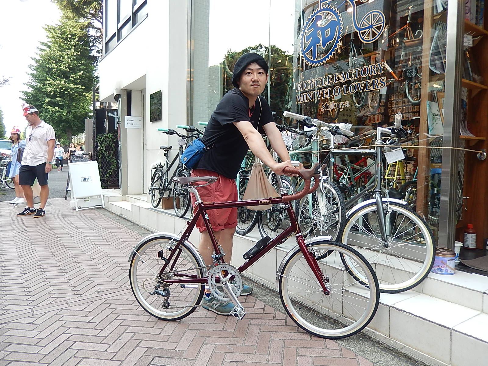 7月9日　渋谷　原宿　の自転車屋　FLAME bike前です_e0188759_192415100.jpg