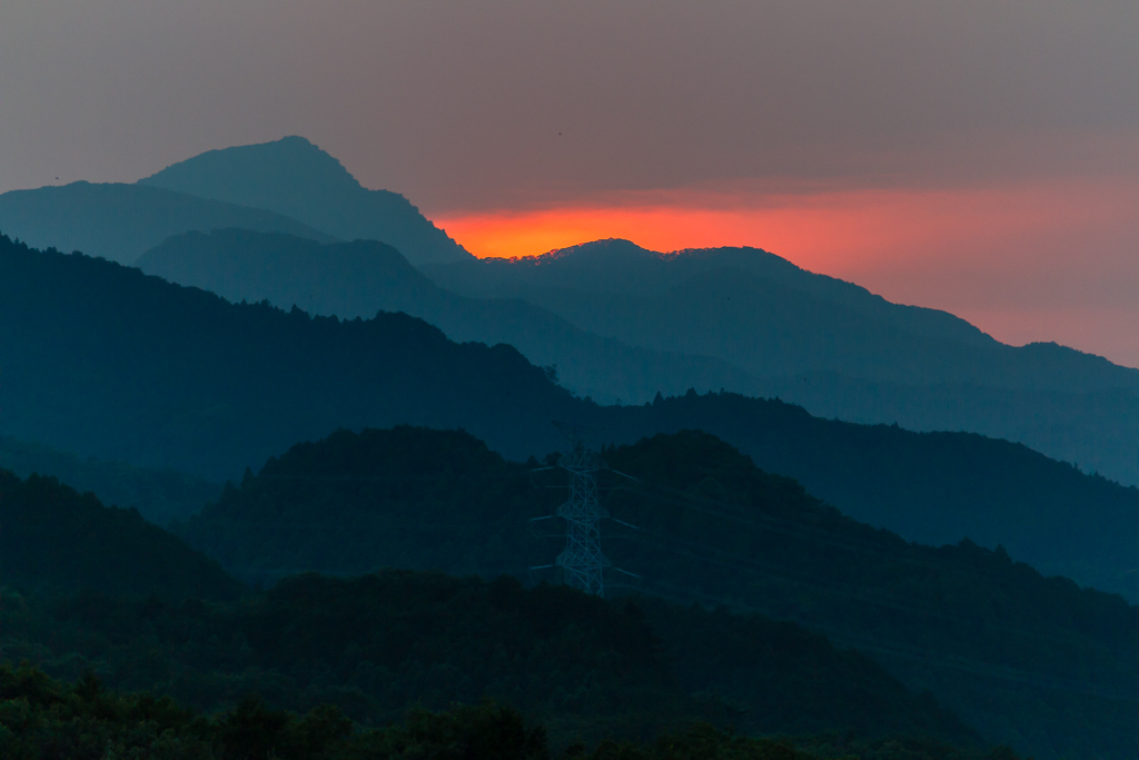 今日の夕焼け、武甲山に落ちる夕陽_b0010915_19215884.jpg