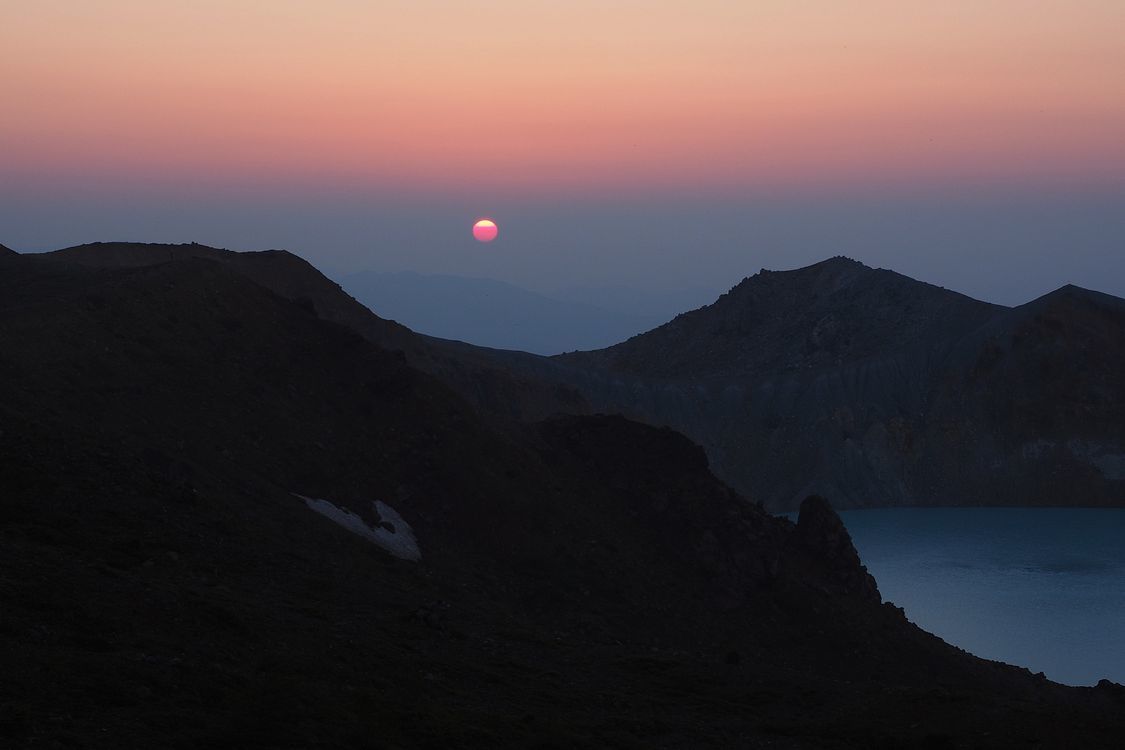 草津白根山で御来光を迎える♪　湯釜はどうなの？スイートピンクの朝焼けだ♪_a0031821_15075116.jpg