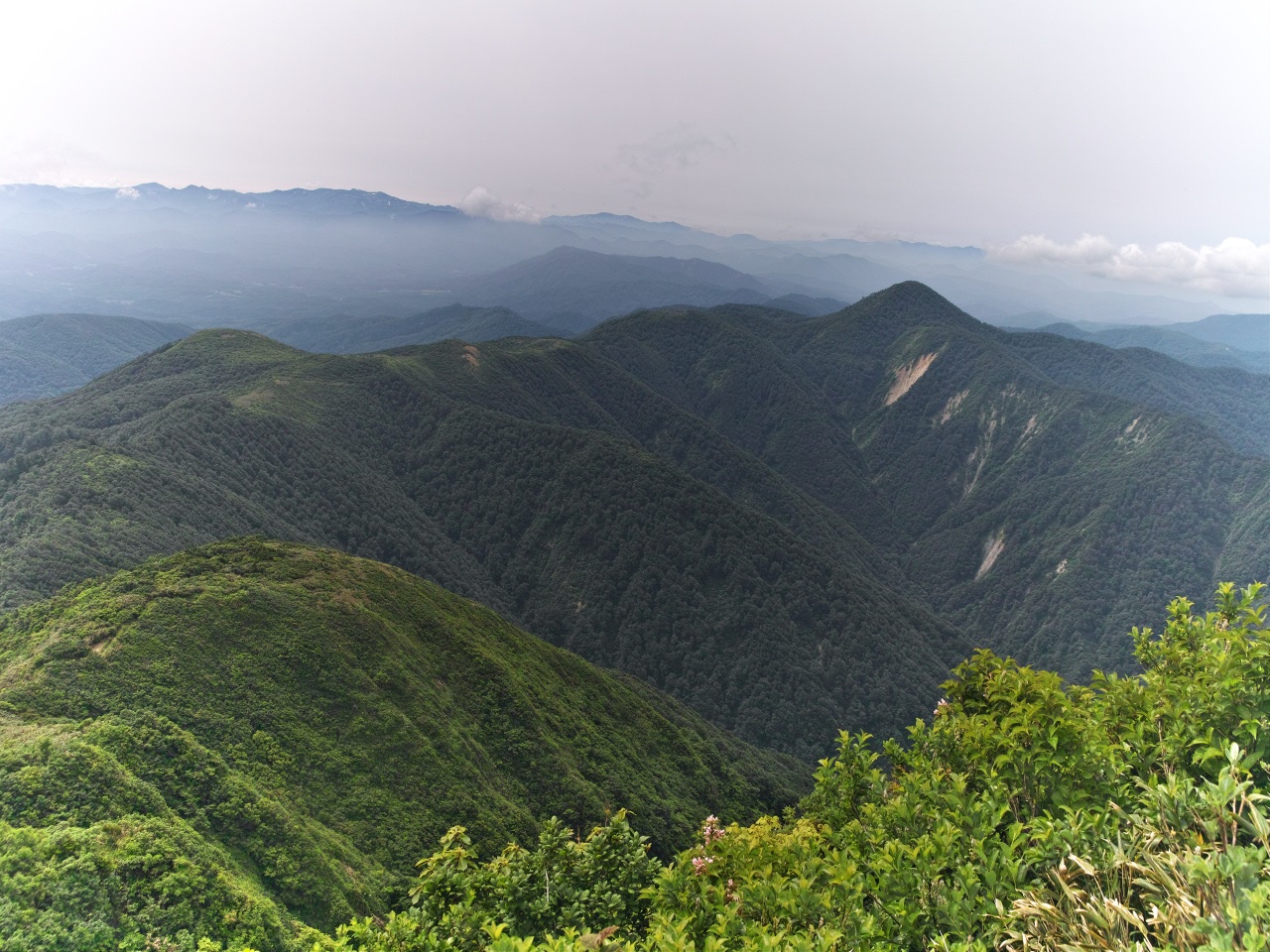 仙北平野を俯瞰しながら真昼岳を歩く：２_c0008948_12302160.jpg