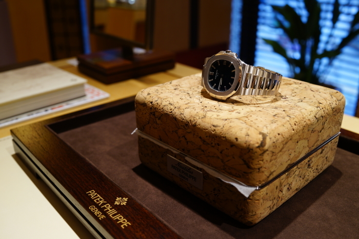 パテックフィリップ ノーチラス40周年記念モデル 納品の儀 : ハミング