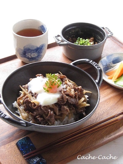 ストウブで、たっぷり牛蒡の牛丼 温玉のせ ＆ 納豆の日♪_d0319943_08102685.jpg