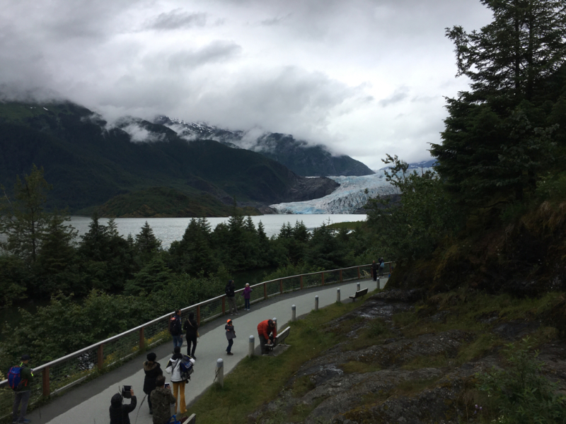 アラスカ ジュノー メンデンホール氷河とナゲット滝_f0054556_06491801.jpg