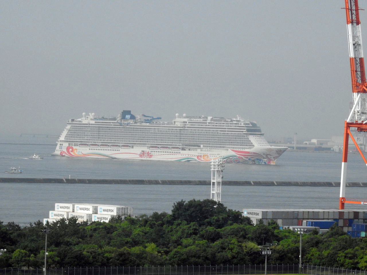 なとり・NORWEGIAN JOY _d0261298_1102696.jpg