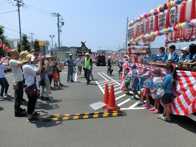 猛暑の中、ミスト扇風機が大活躍　　津田・荒田島、駿河台二丁目の天王祭_f0141310_08084289.jpg