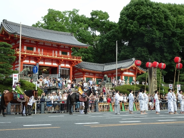 祇園祭　お迎え提灯_e0033713_08373739.jpg