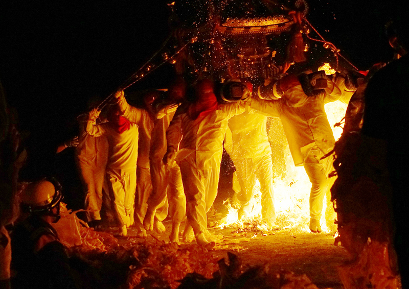 美国神社の夏祭り　火渡り_a0112747_10383384.jpg