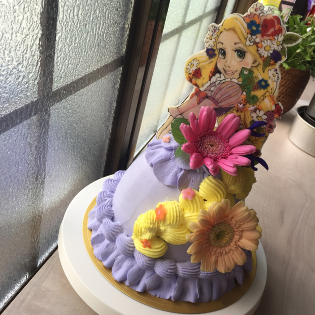 ラプンツェルのドールケーキ (生花の飾り方)_f0305147_19281219.jpg