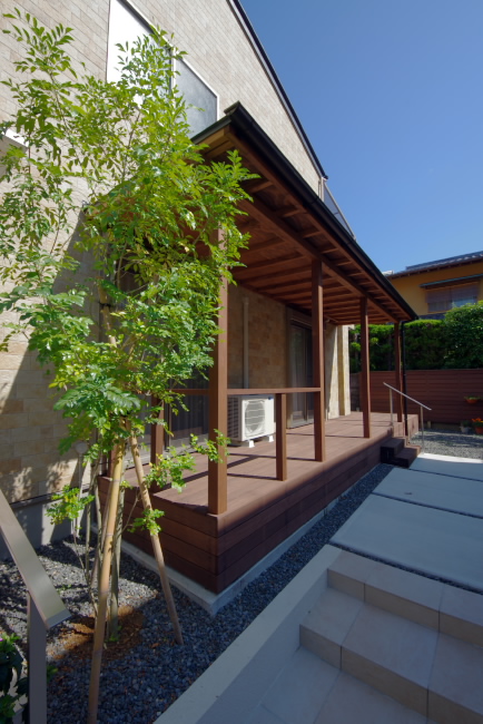 H様邸ウッドデッキに屋根を掛けました。_c0184295_9302342.jpg