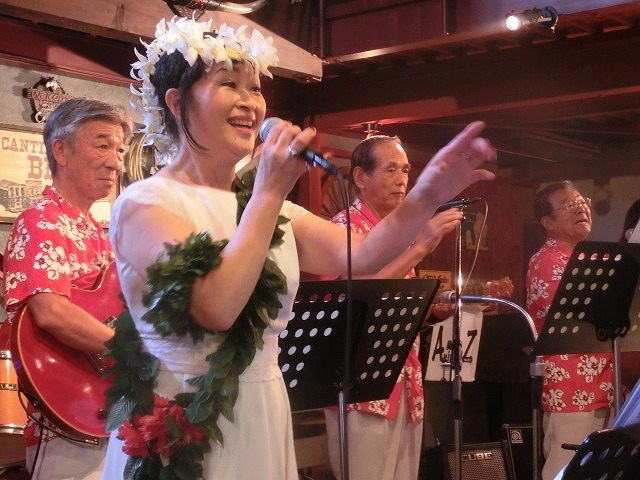 お客さんがいっぱい! 勝亦正人とアロハコールズ 「真珠貝」15周年記念ライヴ_f0141310_07141964.jpg