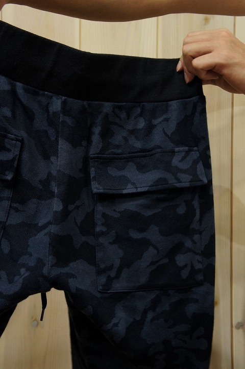 穿き心地抜群のカモ柄ショーツ！【wjk】【ダヴル・ジェイ・ケイ】5827-jd13g camo-jacquard shorts [59/navy]☆そして、大阪。_b0108653_03324977.jpg