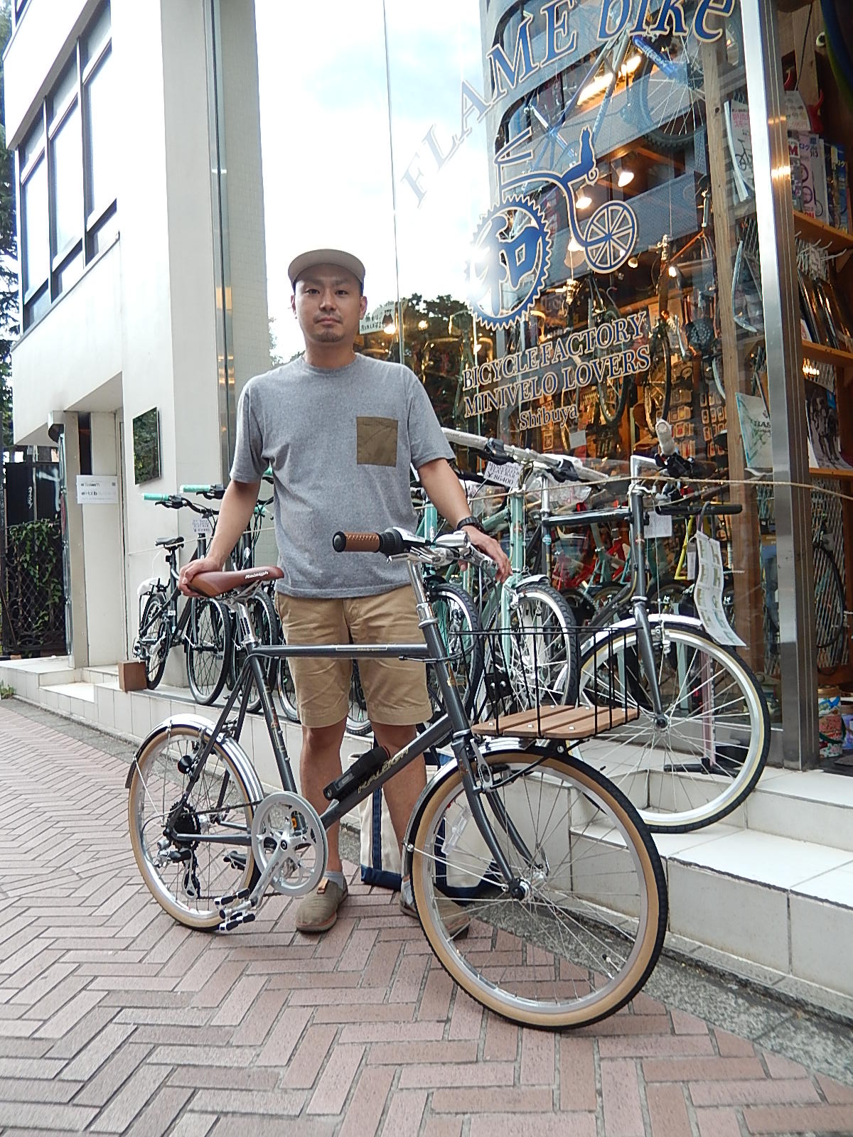 7月13日　渋谷　原宿　の自転車屋　FLAME bike前です_e0188759_19254583.jpg