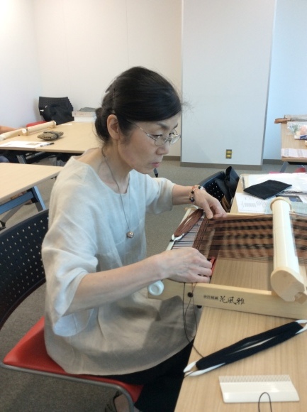 『楽しい手織り(伝統手織り) 』教室へお邪魔しました♪_c0357605_14581899.jpg