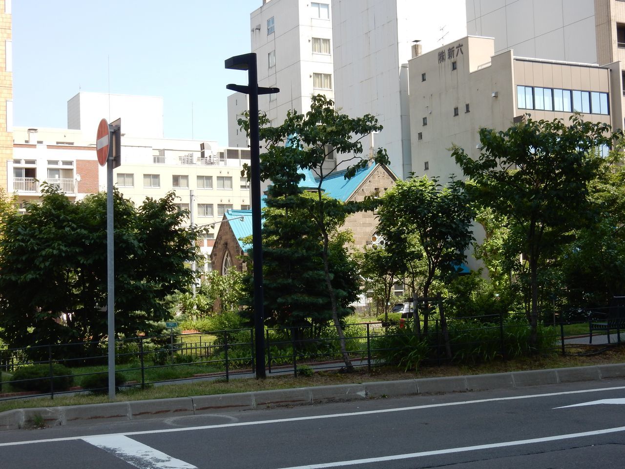 猛暑の札幌教会_c0025115_21285400.jpg