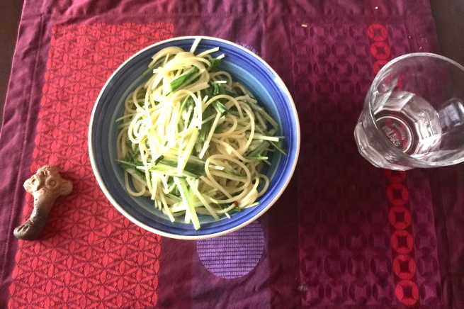 ベランダで野菜。(Breeding vegetable on my balcony. )_d0013834_22091045.jpg