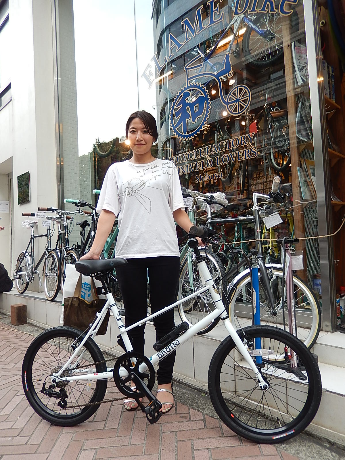7月16日　渋谷　原宿　の自転車屋　FLAME bike前です_e0188759_19303824.jpg